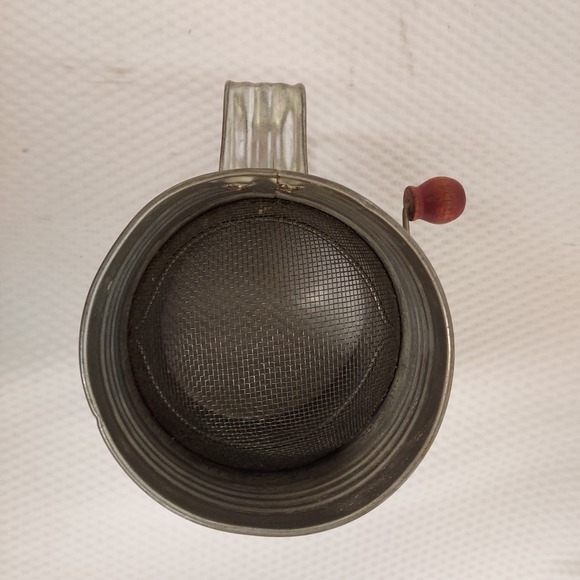 Vintage Bromwell's 3 Cup Flour Measuring Sifter Wood Crank Handle, Made In USA - Picture 6 of 6